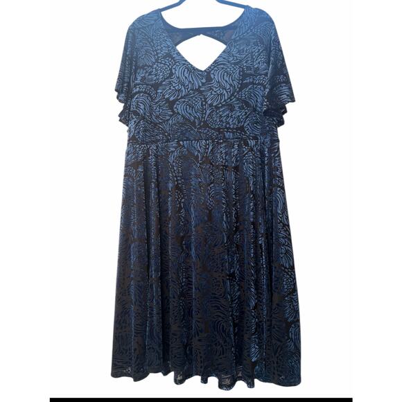 Torrid Blue Floral Velvet Burnout Dress - Size 4X - Picture 2 of 16